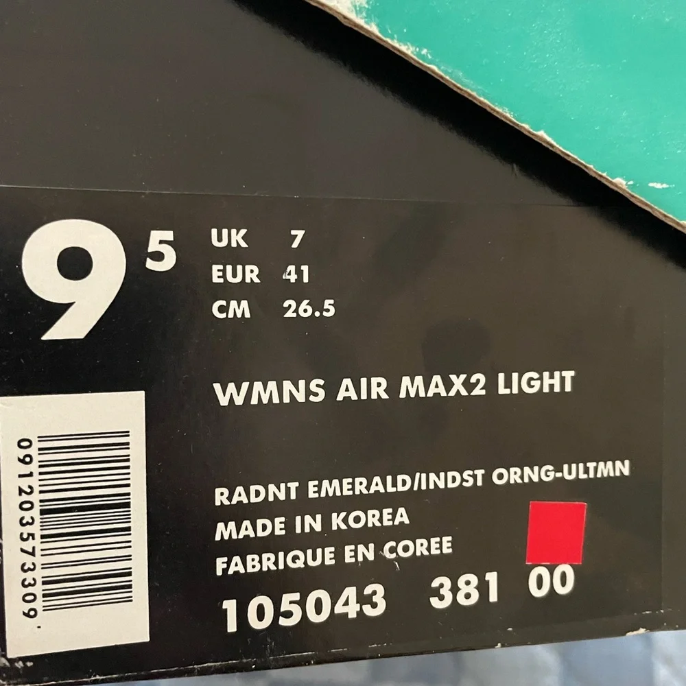 Nike Women's White Athletic Golf Shoes - Picture 2 of 3